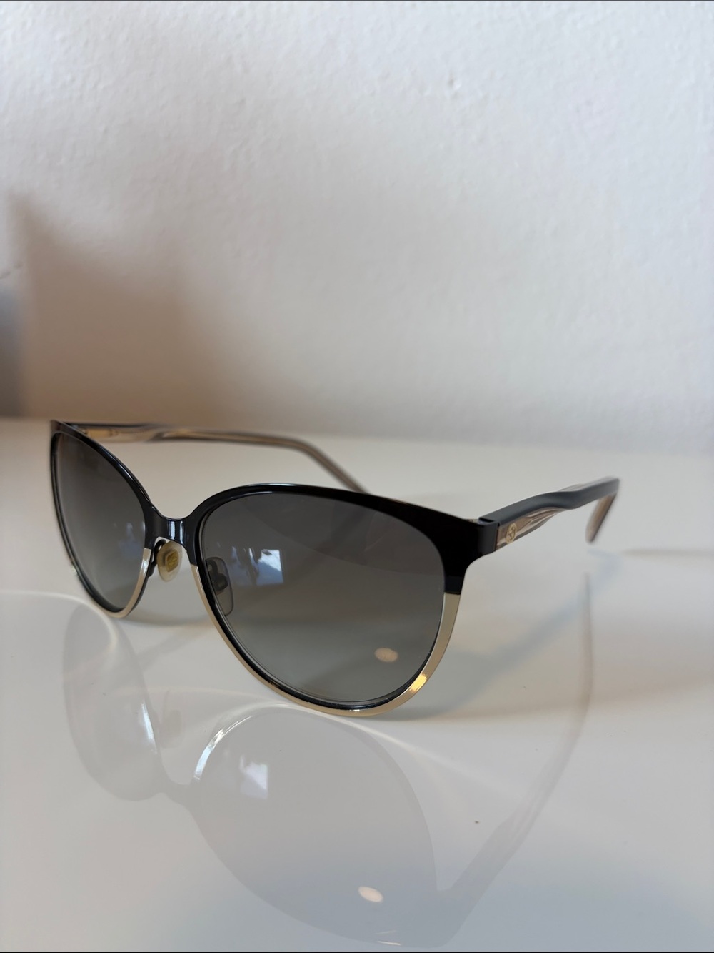 Gucci GG4255/S Black Silver Gradient Lens Oversized Cat Eye Sunglasses w/ Box